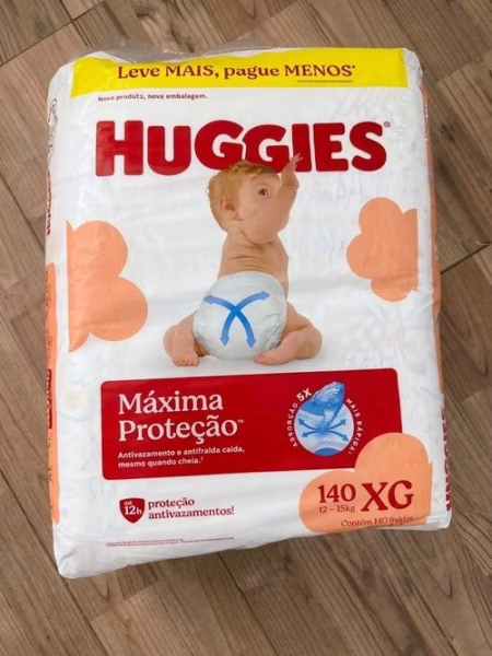 Fralda Descartável Huggies Máxima Proteção Tamanho XG 140 unidades – aberta com tecnologia Xtra-Flex, canais em X que se adaptam aos movimentos e máxima proteção