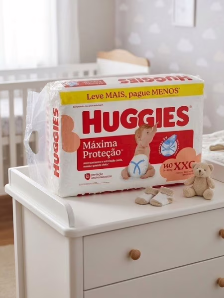 Fralda Descartável Huggies Máxima Proteção Tamanho XXG 140 unidades – aberta com tecnologia Xtra-Flex, canais em X que se adaptam aos movimentos e máxima proteção
