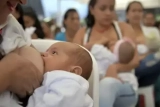 Sofrendo com a Amamentação? 5 Erros que Toda Mãe de 1ª Viagem Comete (E Como Evitá-los!)