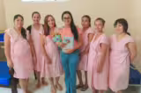 Bebê prematuro ganha festa de despedida após alta hospitalar